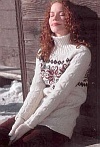 Белый пуловер с норвежским узором