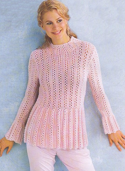 розовый пуловер